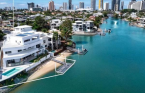 Summerland luxury house in Broadbeach Waters